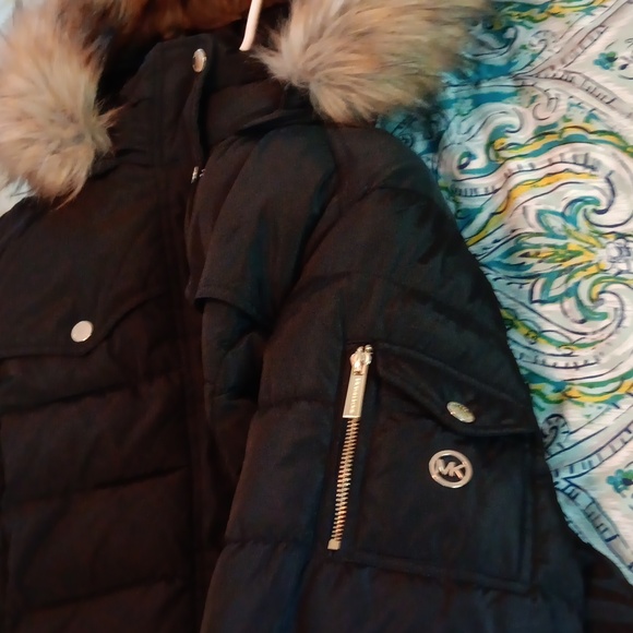 Michael Kors women's Faux-Fur-Trim Hooded puffer coat. Black Size XL - Picture 4 of 7